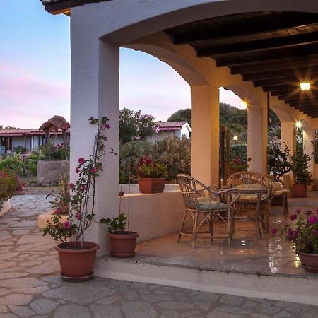Casa Vacanze Villa Sandrina Costa Paradiso Exterior photo