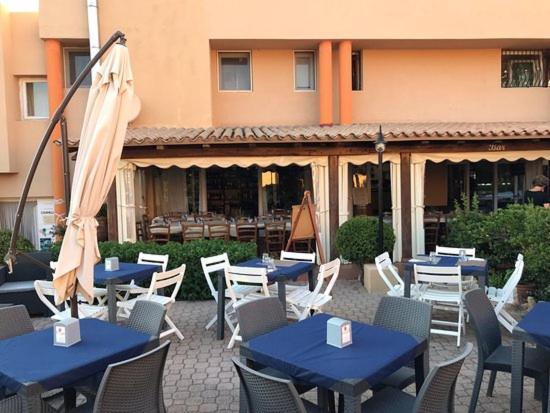 Casa Vacanze Villa Sandrina Costa Paradiso Exterior photo